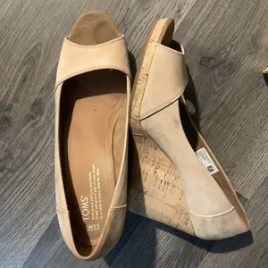 Size 11 Tom wedge heels